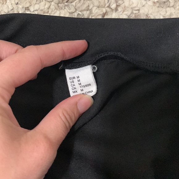 Black mini skirt - Picture 3 of 3